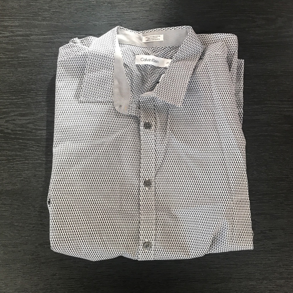 NWT Calvin Klein Men’s Long Sleeved Shirt - L